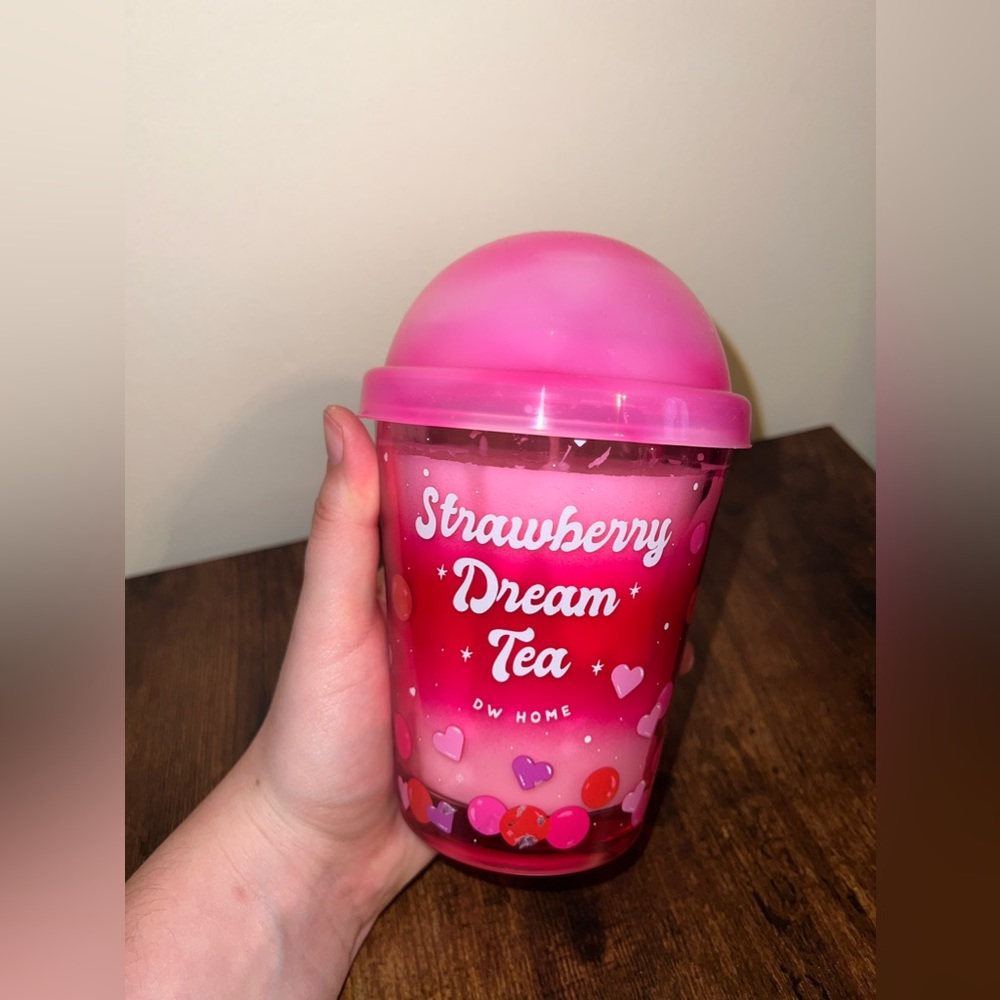 Strawberry Dream Tea Candle NWT - Picture 1 of 4